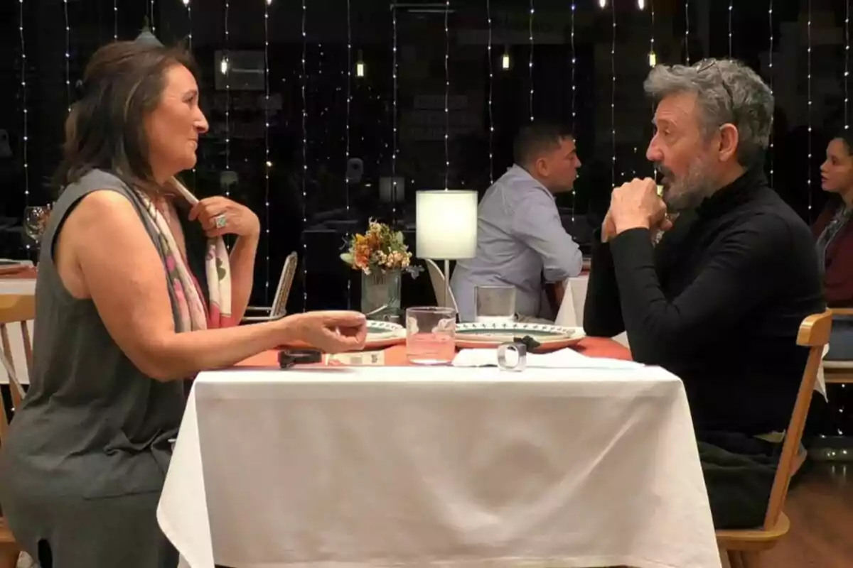 Captura de Sara y Abel cenando en 'First Dates' Captura de Sara y Abel cenando en 'First Dates'