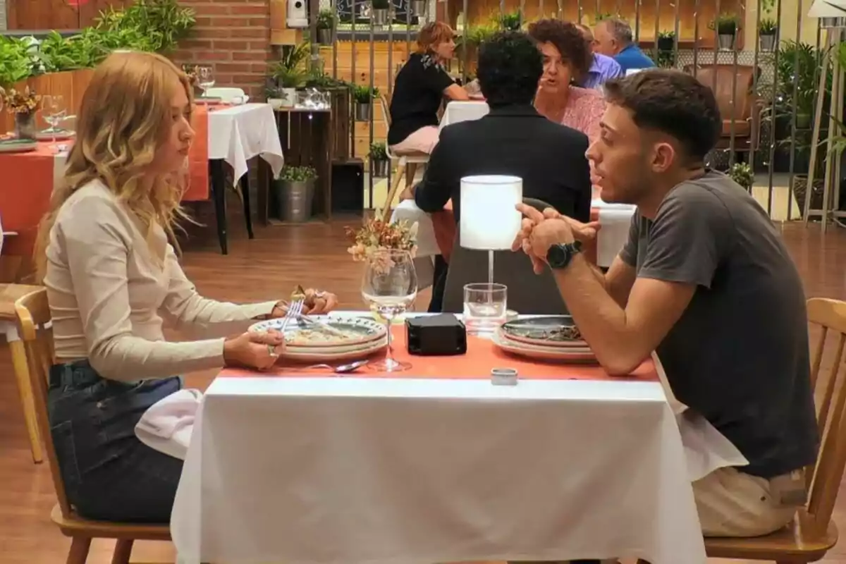 Captura de Tatiana i Alberto sopant a 'First Dates' Captura de Tatiana i Alberto sopant a 'First Dates'