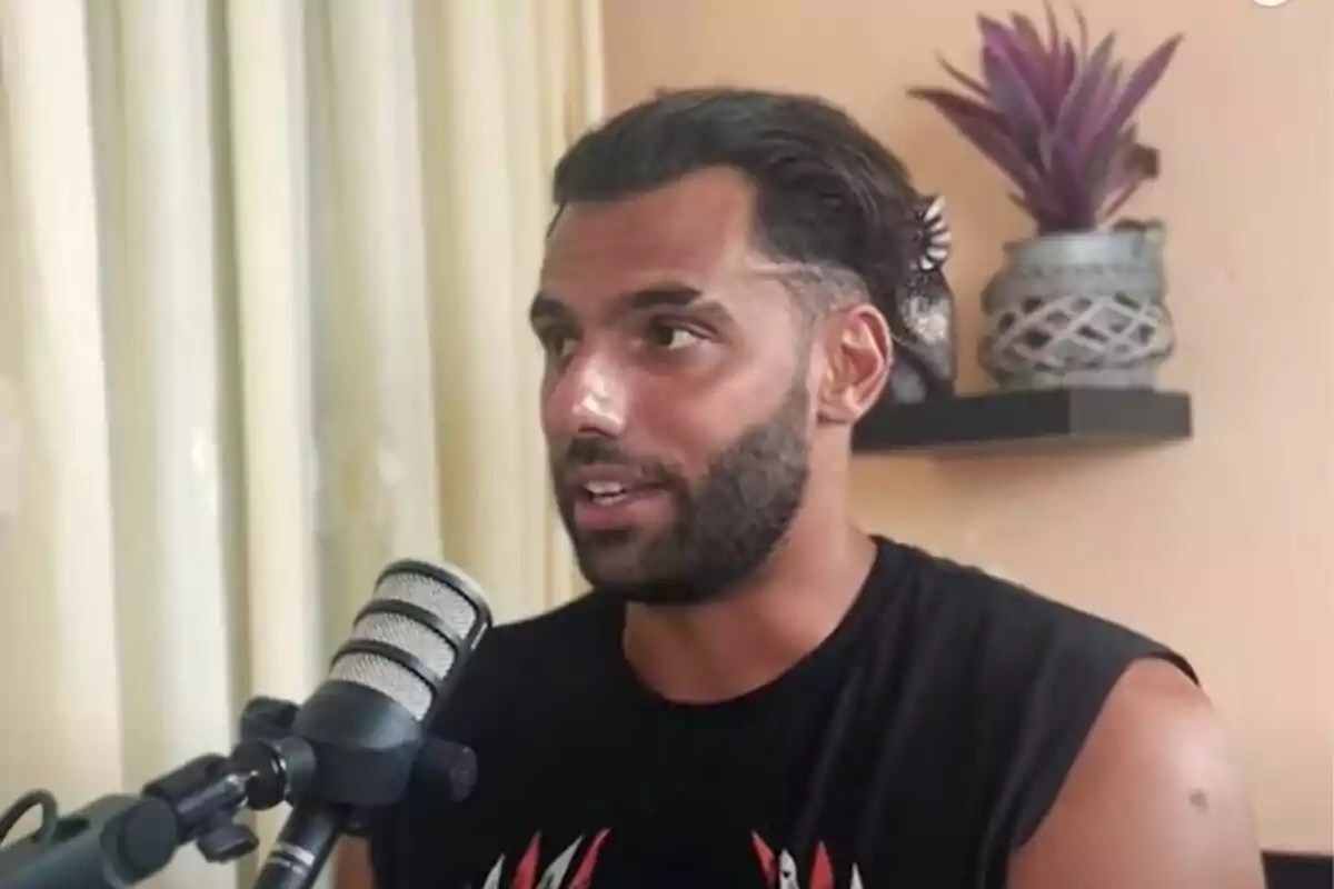 Captura de un participante de 'La Isla de las Tentaciones' en el podcast 'Pedagógicamente hablando' Captura de un participante de 'La Isla de las Tentaciones' en el podcast 'Pedagógicamente hablando'