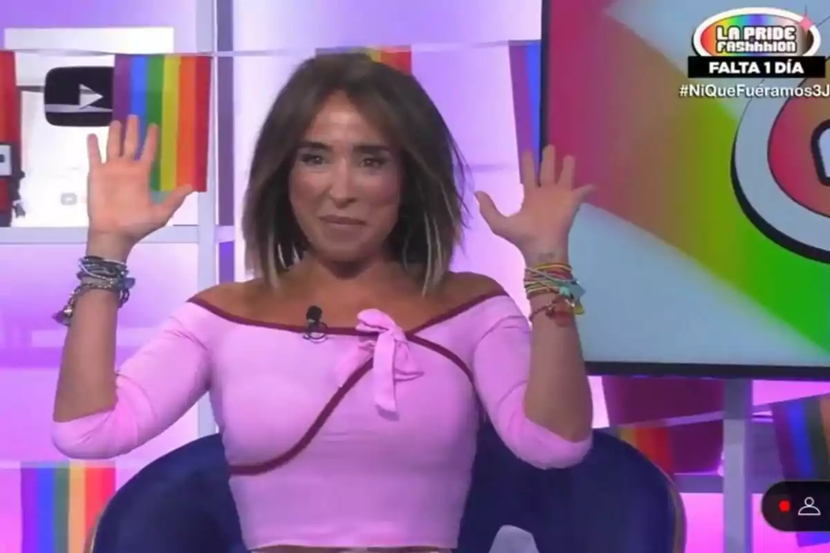 Captura de María Patiño muy emocionada con los brazos en alto en el programa 'Ni qué fuéramos' de Canal Quickie Captura de María Patiño muy emocionada con los brazos en alto en el programa 'Ni qué fuéramos' de Canal Quickie