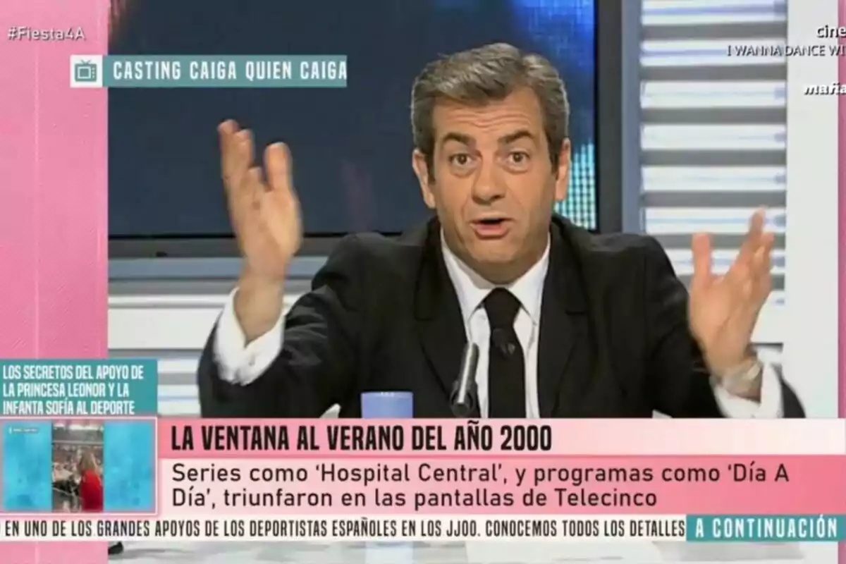 Captura de Carlos Sobera en una prueba de casting de Caiga quién caiga gesticulando con las manos mientras habla en un vídeo emitido en Fiesta Captura de Carlos Sobera en una prueba de casting de Caiga quién caiga gesticulando con las manos mientras habla en un vídeo emitido en Fiesta