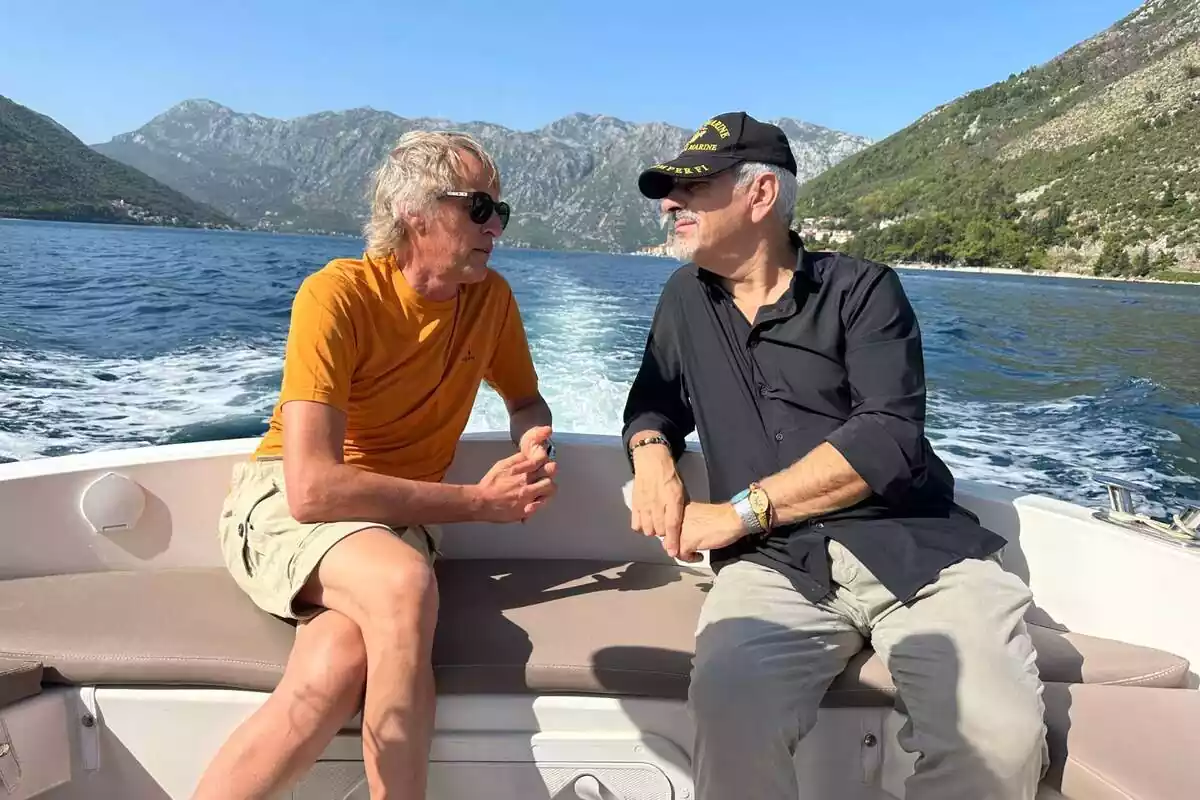 Fotografía de Carlos Sobera con Jesús Calleja en Planeta Calleja de Cuatro Fotografía de Carlos Sobera con Jesús Calleja en Planeta Calleja de Cuatro