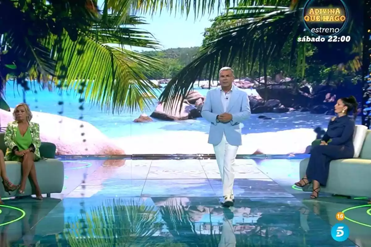 Captura de Carmen Borrego y Ana Illa junto a Jorge Javier Vázquez en el plató de Supervivientes Captura de Carmen Borrego y Ana Illa junto a Jorge Javier Vázquez en el plató de Supervivientes