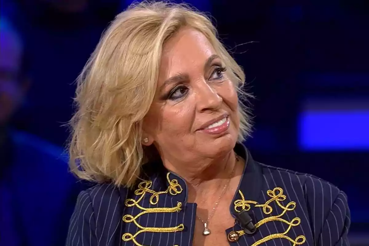 Captura de Carmen Borrego sonriendo en el plató de Supervivientes Captura de Carmen Borrego sonriendo en el plató de Supervivientes
