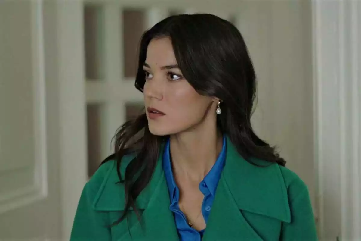 Ceylin con cara de sorpresa en Secretos de Familia de Antena 3 Ceylin con cara de sorpresa en Secretos de Familia de Antena 3