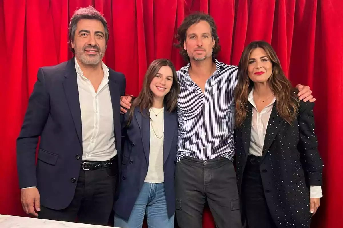 Fotografía de Nuria Roca y Juan del Val junto a Feliciano López y Sandra Gago en Cita Doble, su podcast de Podimo Fotografía de Nuria Roca y Juan del Val junto a Feliciano López y Sandra Gago en Cita Doble, su podcast de Podimo