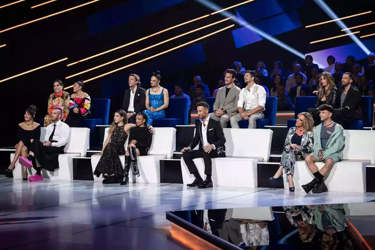 Fotografía de los concursantes de Baila como puedas: Álvaro Muñoz Escassi, Ana Guerra, Fabiola Martínez, Jaime Astrain, Lydia Lozano, Maestro Joao, Nicolás Vallejo-Nágera y Sabrina Salerno Fotografía de los concursantes de Baila como puedas: Álvaro Muñoz Escassi, Ana Guerra, Fabiola Martínez, Jaime Astrain, Lydia Lozano, Maestro Joao, Nicolás Vallejo-Nágera y Sabrina Salerno
