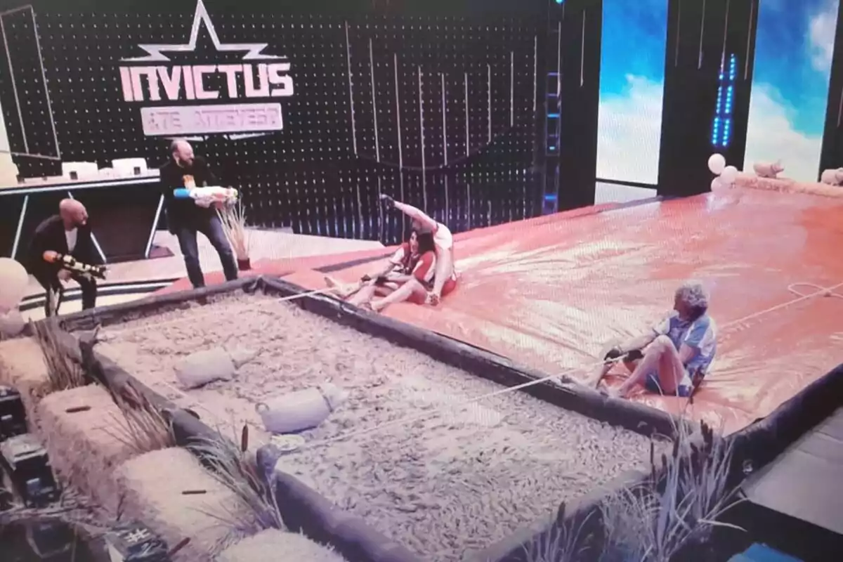 Captura de Carlos Areces, Susi Caramelo o David Fernández en la promo de Invictus ¿Te Atreves? de La 1 Captura de Carlos Areces, Susi Caramelo o David Fernández en la promo de Invictus ¿Te Atreves? de La 1