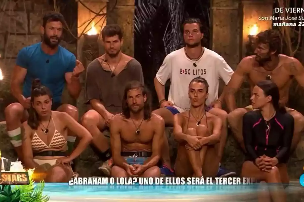 Captura de Jorge Pérez, Alejandro Nieto, Bosco Martínez Bordiú, Logan Sampedro, Lola Mencía, Abraham García, Sofía Suescun y Marta Peñate en la palapa de Supervivientes Captura de Jorge Pérez, Alejandro Nieto, Bosco Martínez Bordiú, Logan Sampedro, Lola Mencía, Abraham García, Sofía Suescun y Marta Peñate en la palapa de Supervivientes