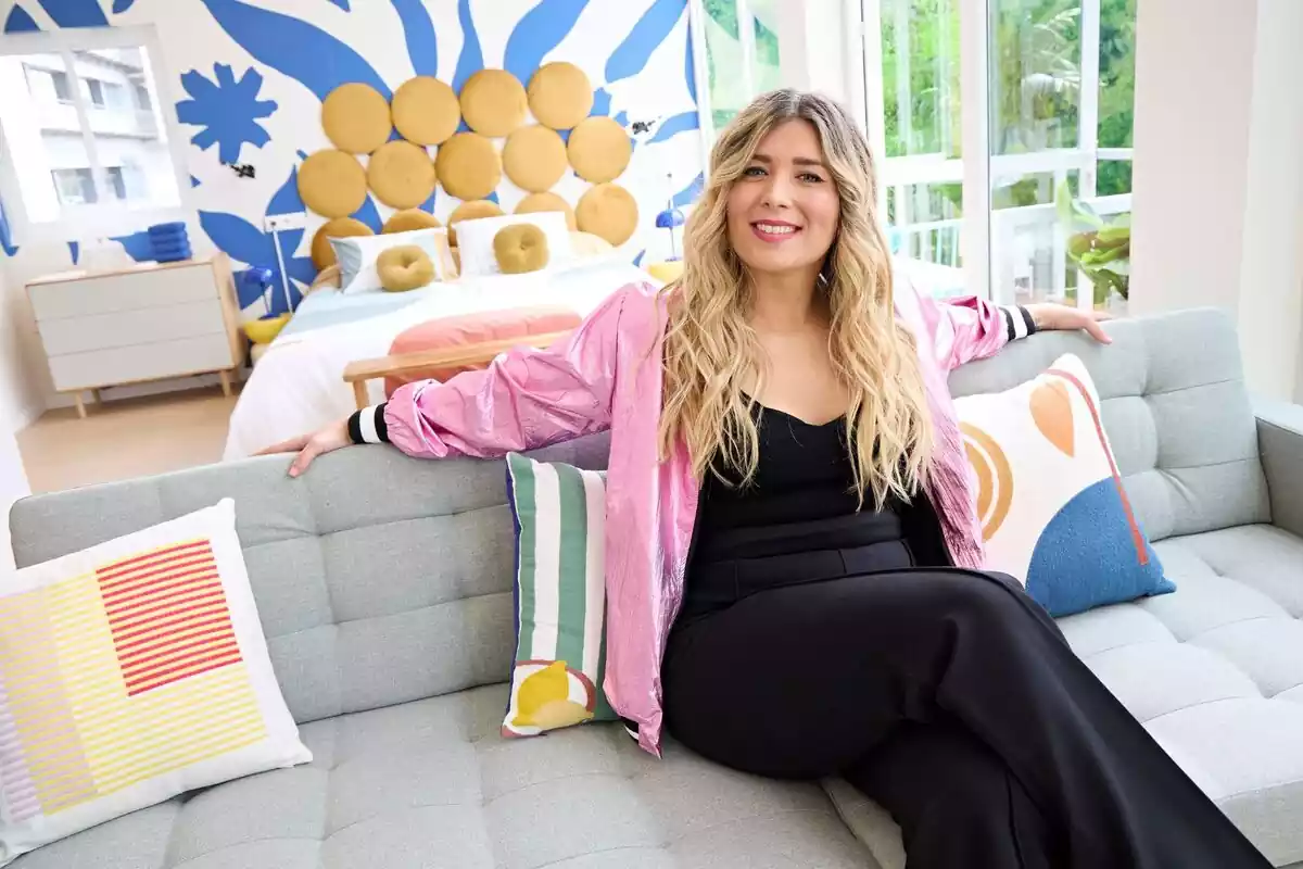 Fotografía de Cristina Boscá sonriendo en Los Vecinos de la Casa de al lado Fotografía de Cristina Boscá sonriendo en Los Vecinos de la Casa de al lado
