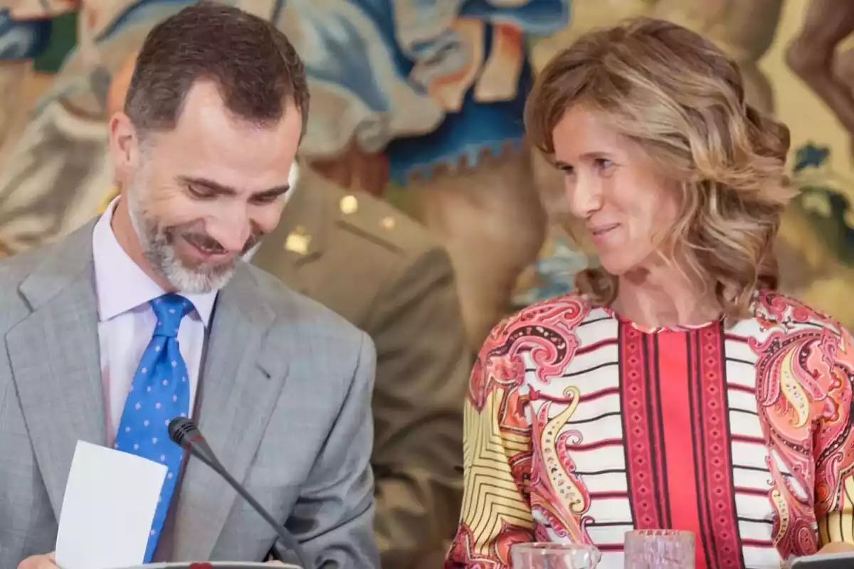 Fotografía de Cristina Garmendia junto al Rey Felipe Fotografía de Cristina Garmendia junto al Rey Felipe