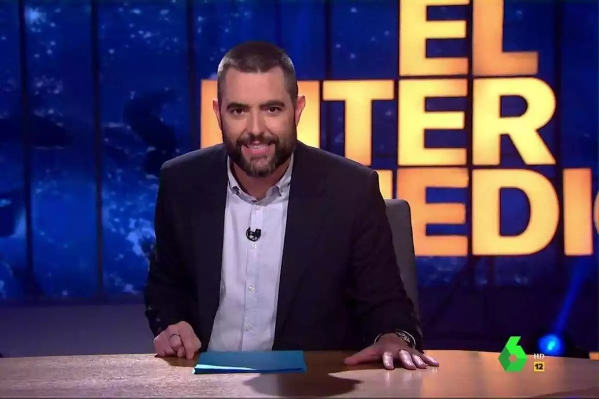 Dani Mateo presentando El Intermedio en laSexta Dani Mateo presentando El Intermedio en laSexta