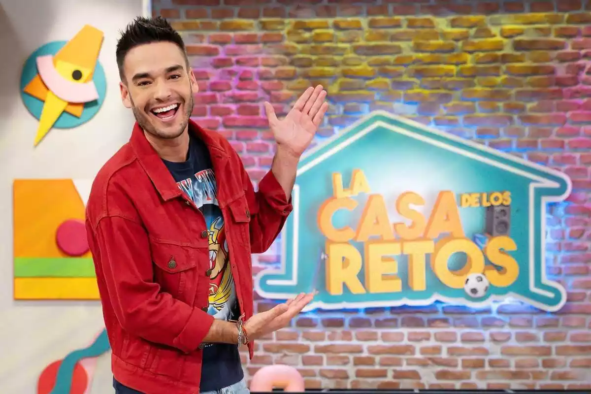 David Moreno presentando la nueva temporada de La casa de los retos David Moreno presentando la nueva temporada de La casa de los retos