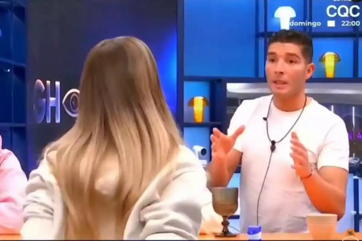 Discusión entre Romina Malaspina y Álex Ghita en 'GH DÚO' Discusión entre Romina Malaspina y Álex Ghita en 'GH DÚO'