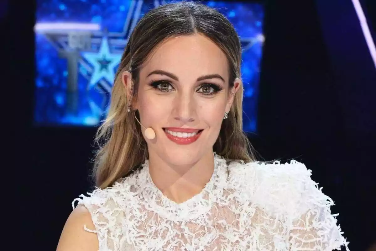 Fotografía de Edurne sonriendo mirando a cámara en Got Talent Fotografía de Edurne sonriendo mirando a cámara en Got Talent
