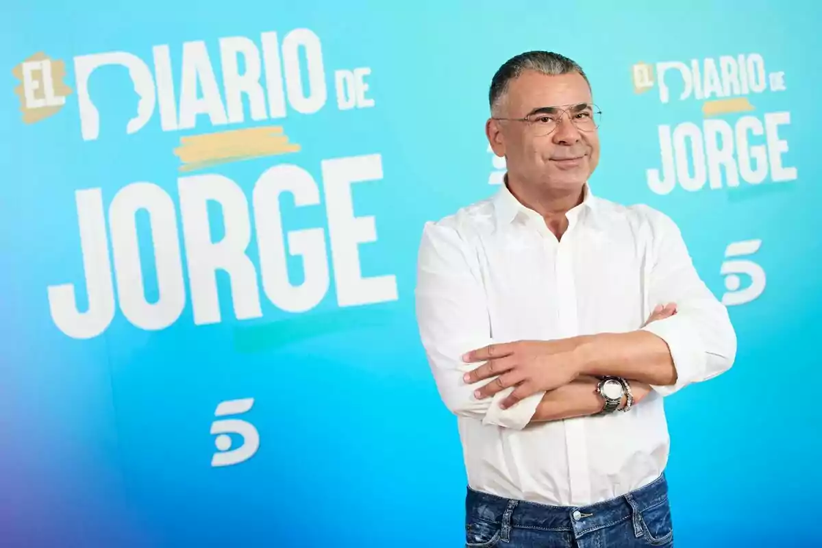 Fotografía posado de Jorge Javier Vázquez durante la presentación de El Diario de Jorge en Telecinco Fotografía posado de Jorge Javier Vázquez durante la presentación de El Diario de Jorge en Telecinco