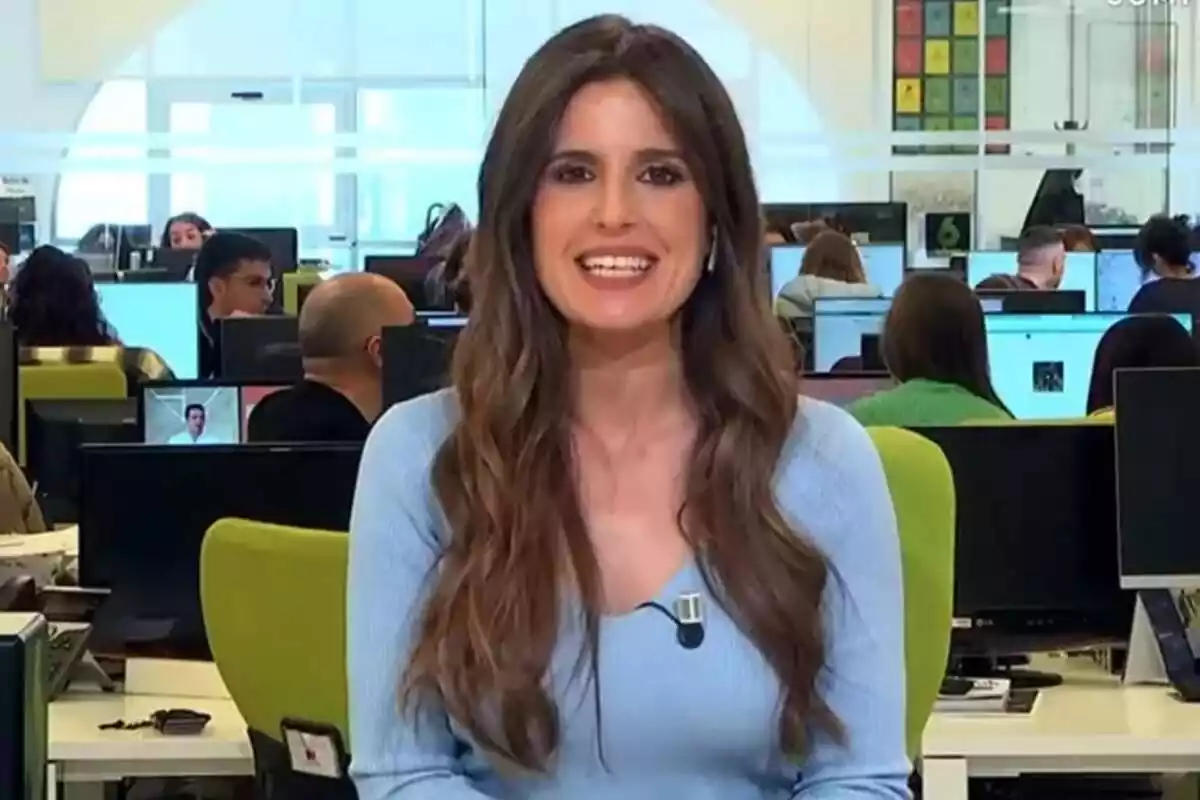 Captura de la periodista Elizabeth López conectando con Aruser@s desde la redacción de laSexta Captura de la periodista Elizabeth López conectando con Aruser@s desde la redacción de laSexta