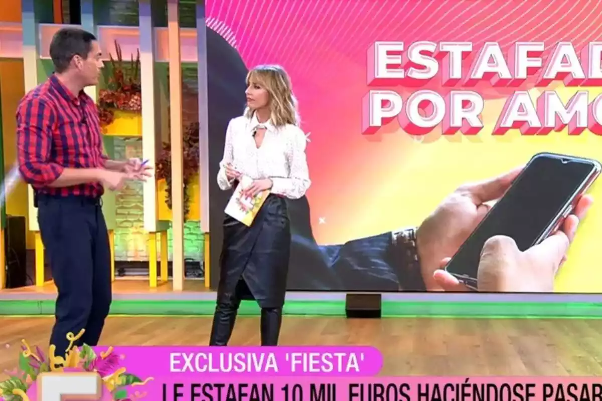 Captura de Emma García en el plató de Fiesta junto a José Ángel Leiras Captura de Emma García en el plató de Fiesta junto a José Ángel Leiras
