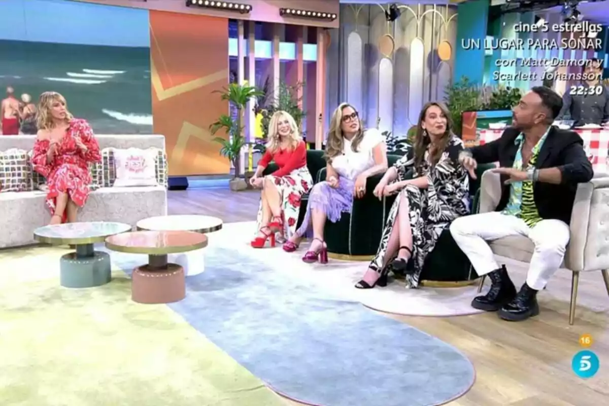 Captura de Emma García en el plató de Fiesta junto a Amor Romeria o Luis Rollán Captura de Emma García en el plató de Fiesta junto a Amor Romeria o Luis Rollán