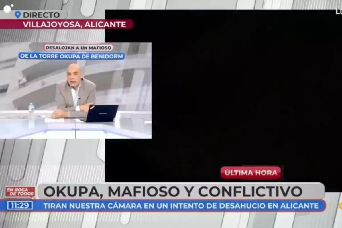 Nacho Abad está en un estudio hablando sobre un desalojo en Villajoyosa, Alicante, mientras en la pantalla se muestra un mensaje de última hora sobre un intento de desahucio en Benidorm.