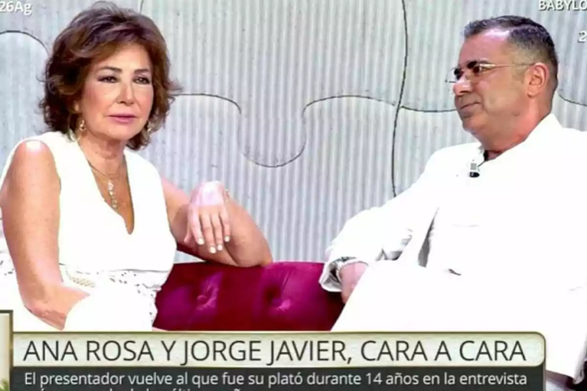 Ana Rosa Quintana y Jorge Javier Vázquez, cara a cara en una entrevista en la que el presentador vuelve al plató de TardeAR Ana Rosa Quintana y Jorge Javier Vázquez, cara a cara en una entrevista en la que el presentador vuelve al plató de TardeAR
