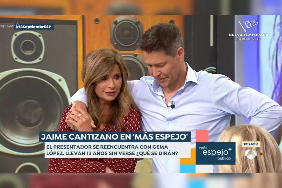 A la imatge s'observa Gema López i Jaime Cantizano abraçades a A la imatge s'observa Gema López i Jaime Cantizano abraçades a