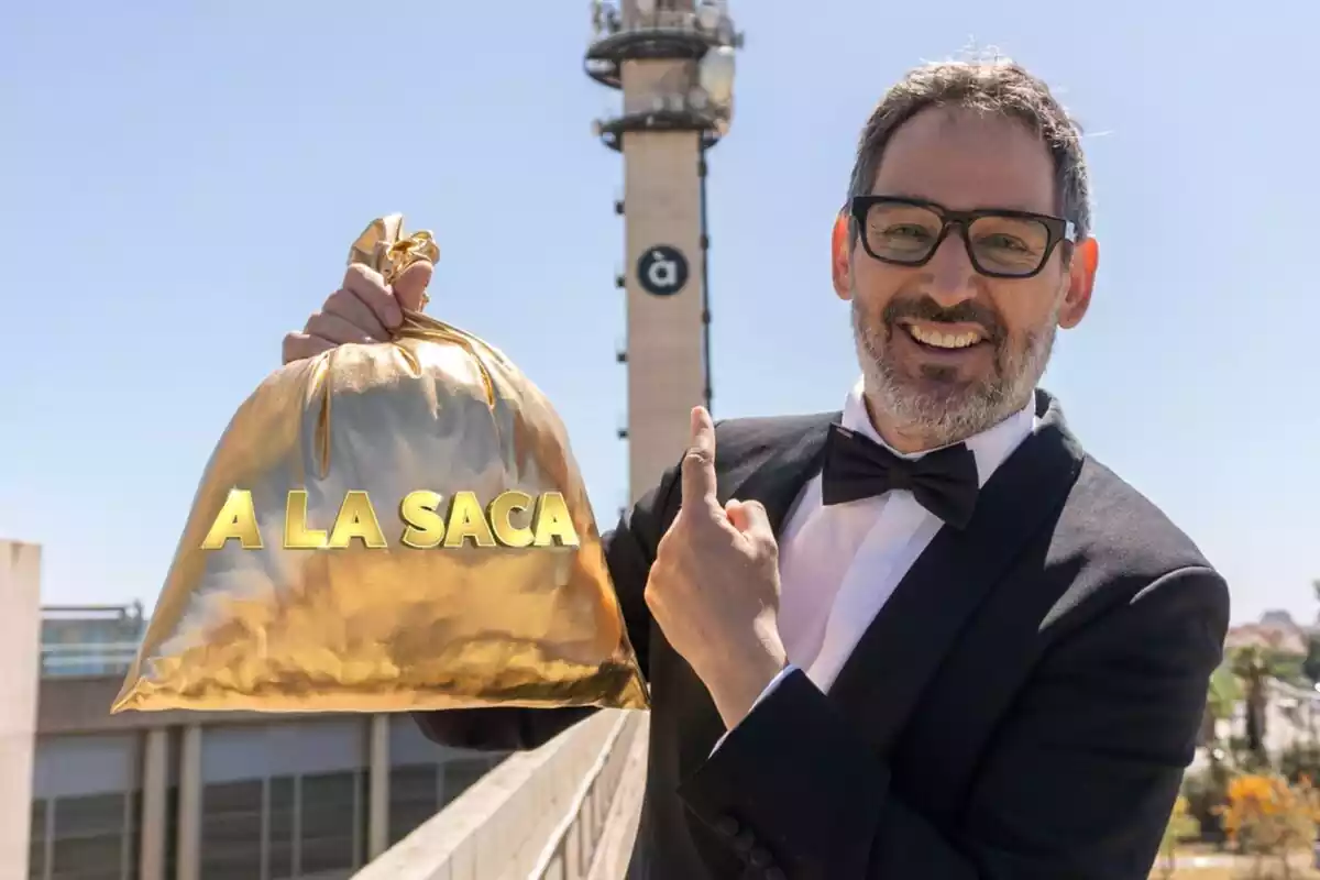 Fotografía de Eugeni Alemany como nuevo presentador de A la saca en À Punt Fotografía de Eugeni Alemany como nuevo presentador de A la saca en À Punt