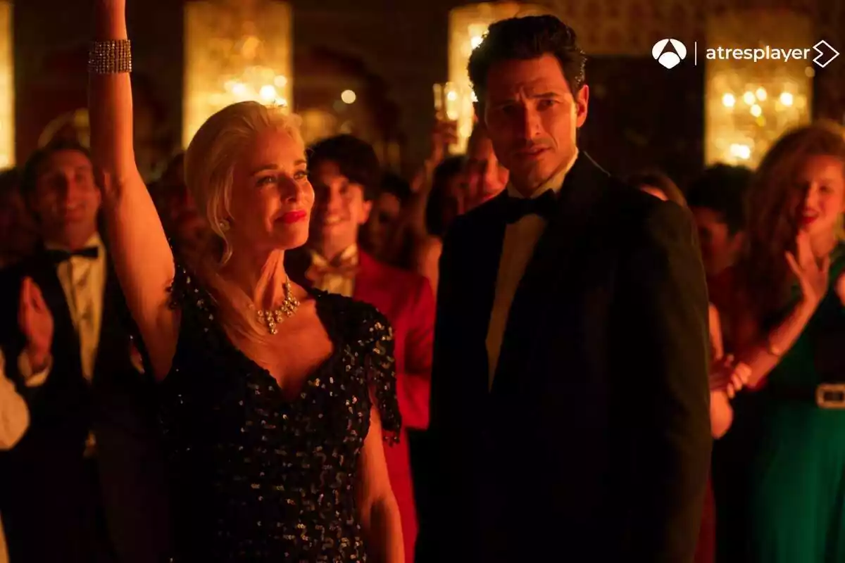 Fotografia de Belén Rueda i Andrés Velencoso en una festa vestits de gala a Eva & Nicole de Antena 3