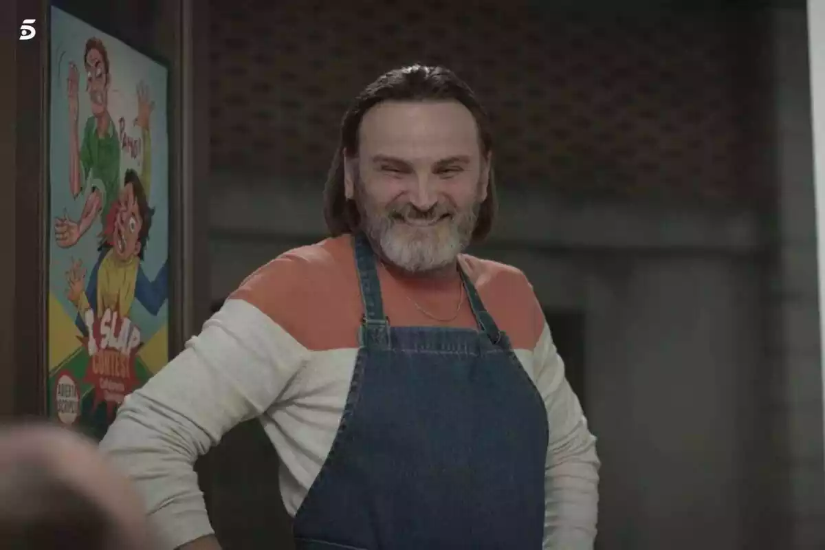 Fernando Tejero como Fermín Trujillo sonriendo en la temporada 14 de La que se avecina Fernando Tejero como Fermín Trujillo sonriendo en la temporada 14 de La que se avecina