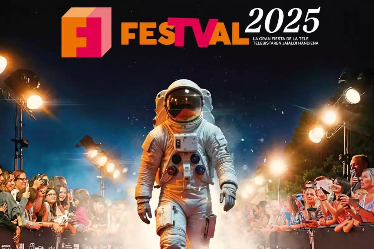 Un astronauta camina per una catifa vermella envoltat de públic i llums en un esdeveniment anomenat FesTVal 2025