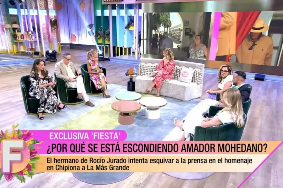 Captura de 'Fiesta' con los colaboradores y Emma García sentados con imágenes de Amador Mohedano el 1 de junio de 2024 Captura de 'Fiesta' con los colaboradores y Emma García sentados con imágenes de Amador Mohedano el 1 de junio de 2024