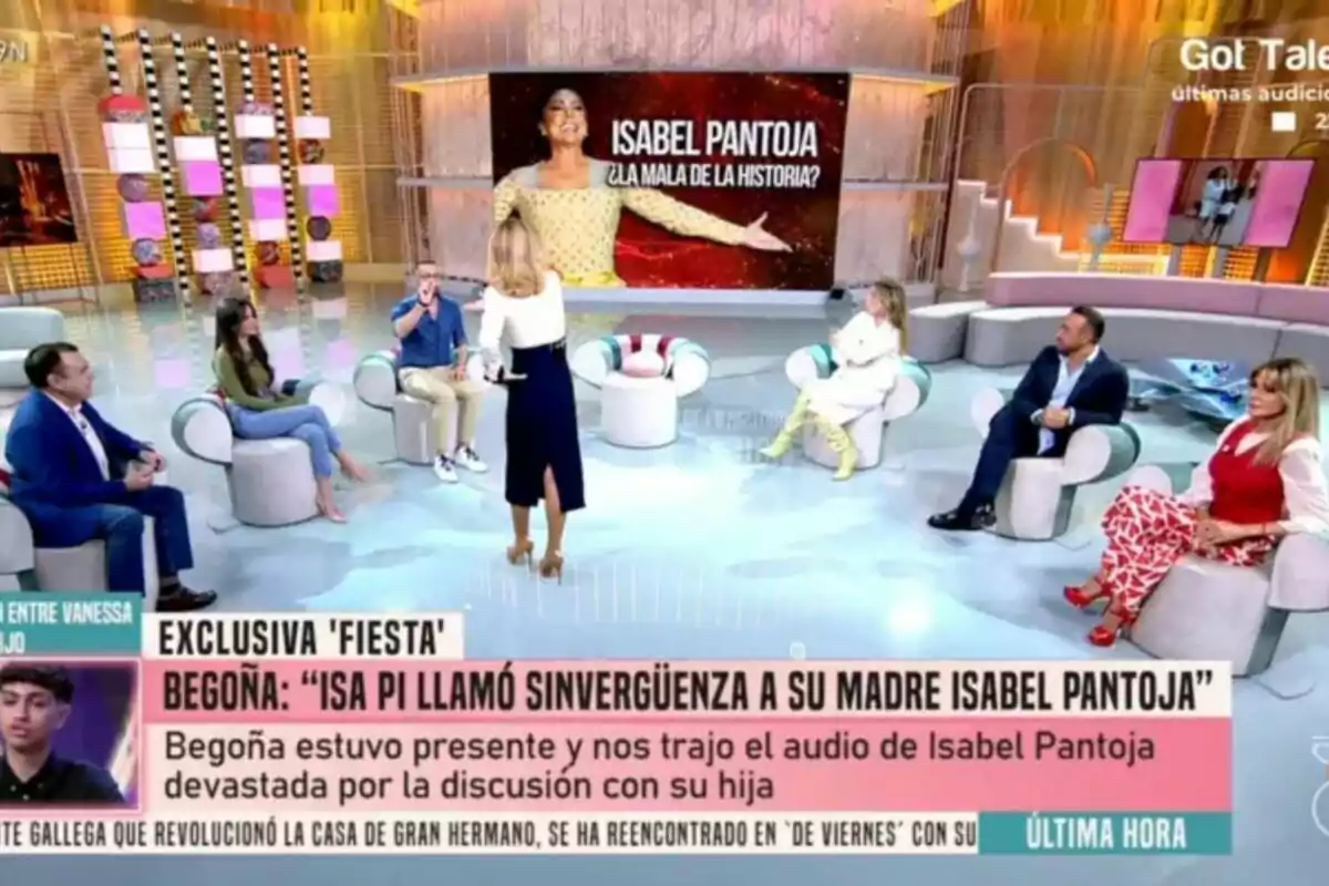 Un grupo de personas como Emma García, Begoña Gutiérrez, Alberto Domínguez, Juan Luis Galiacho, Alexia Rivas, Kike Calleja y Marisa Martín Blázquez participa en un programa de televisión, discutiendo sobre un tema relacionado con Isabel Pantoja en Fiesta. Un grupo de personas como Emma García, Begoña Gutiérrez, Alberto Domínguez, Juan Luis Galiacho, Alexia Rivas, Kike Calleja y Marisa Martín Blázquez participa en un programa de televisión, discutiendo sobre un tema relacionado con Isabel Pantoja en Fiesta.