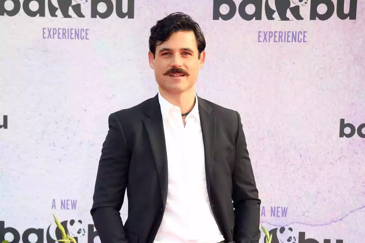 Foto de l'actor Arturo Sancho posant en un photocall durant la festa de la productora 'Bambú Producciones' a Madrid Foto de l'actor Arturo Sancho posant en un photocall durant la festa de la productora 'Bambú Producciones' a Madrid