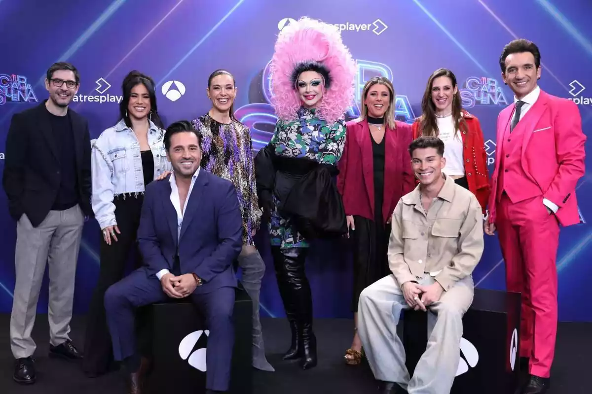 Fotografía grupal de los concursantes de Tu Cara Me Suena 11 en la rueda de prensa: Raquel Sánchez Silva, David Bustamante, Juanra Bonet, Conchita, Raoul Vázquez, Supremme de Luxe, Julia Medina, Valeria Ros y Miguel Lago Fotografía grupal de los concursantes de Tu Cara Me Suena 11 en la rueda de prensa: Raquel Sánchez Silva, David Bustamante, Juanra Bonet, Conchita, Raoul Vázquez, Supremme de Luxe, Julia Medina, Valeria Ros y Miguel Lago