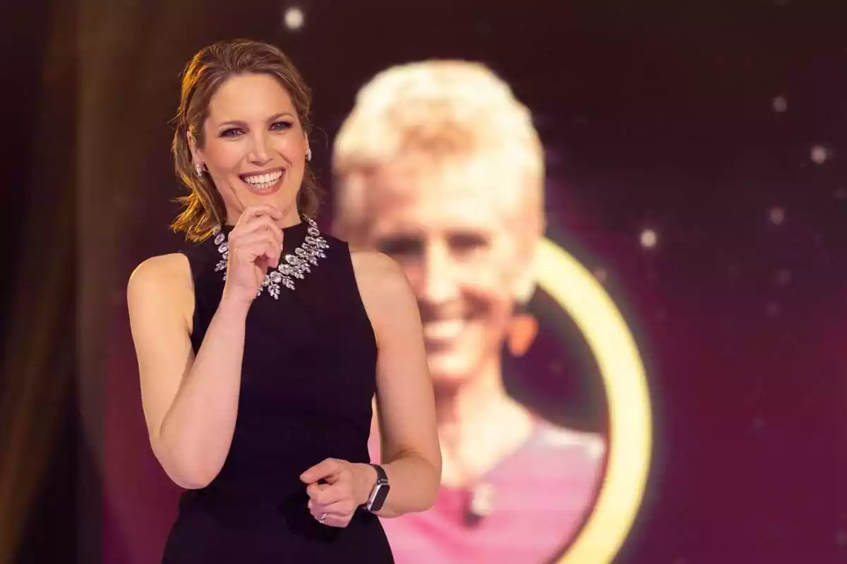Fotografía de Silvia Intxaurrondo sonriendo en El Mejor de la Historia de La 1 Fotografía de Silvia Intxaurrondo sonriendo en El Mejor de la Historia de La 1