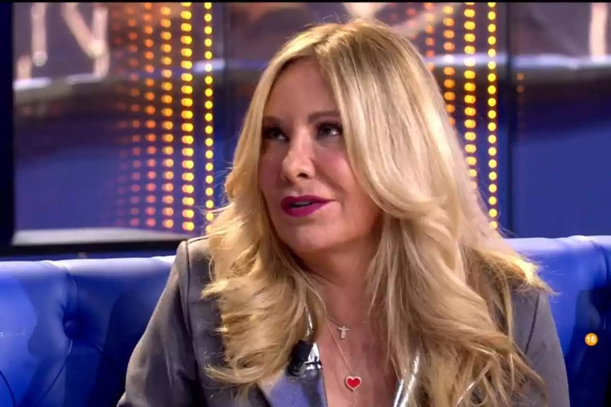 Captura de 'GH Dúo' con Belén Rodríguez con una chaqueta gris mirando hacia arriba el 18 de febrero de 2024 Captura de 'GH Dúo' con Belén Rodríguez con una chaqueta gris mirando hacia arriba el 18 de febrero de 2024