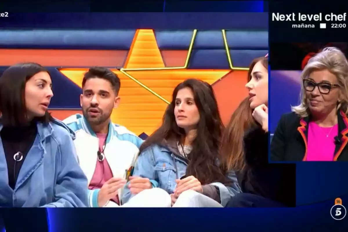 Miguel Frigenti en el confesionario de 'GH Dúo' con Marieta, María la Jerezana y Maica Benedicto mientras Carmen Borrego lo ve desde el plató Miguel Frigenti en el confesionario de 'GH Dúo' con Marieta, María la Jerezana y Maica Benedicto mientras Carmen Borrego lo ve desde el plató