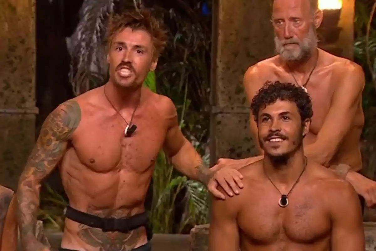 Captura de Gorka Ibarguren enfadado junto a Kiko Jiménez en la palapa de Supervivientes Captura de Gorka Ibarguren enfadado junto a Kiko Jiménez en la palapa de Supervivientes
