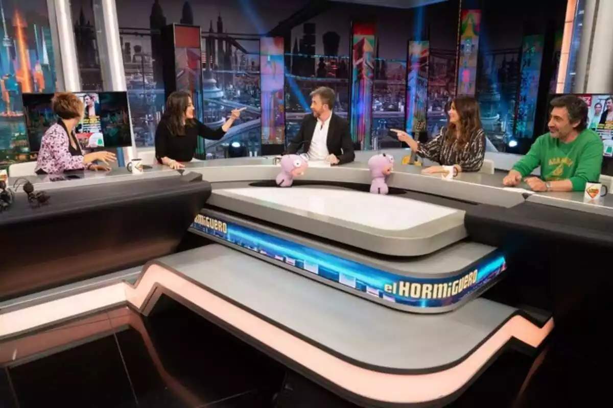 Captura de la tertulia de actualidad de El Hormiguero de Pablo Motos con Juan del Val, Nuria Roca, Tamara Falcó y Cristina Pardo Captura de la tertulia de actualidad de El Hormiguero de Pablo Motos con Juan del Val, Nuria Roca, Tamara Falcó y Cristina Pardo