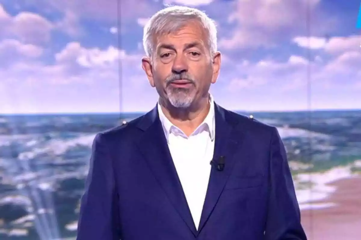 Imagen de Carlos Sobera sustituyendo a Jorge Javier Vázquez en 'Supervivientes 2023' Imagen de Carlos Sobera sustituyendo a Jorge Javier Vázquez en 'Supervivientes 2023'