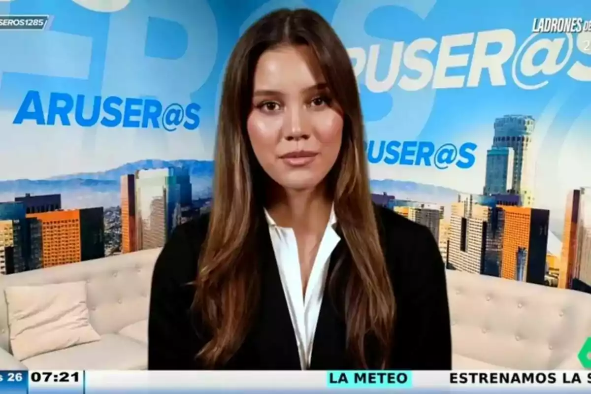 Captura de Taylor, una presentadora hecha por Inteligencia Artificial en Aruser@s Captura de Taylor, una presentadora hecha por Inteligencia Artificial en Aruser@s