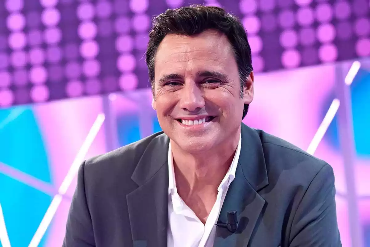 Fotografía de Ion Aramendi como presentador de Reacción en Cadena en Telecinco Fotografía de Ion Aramendi como presentador de Reacción en Cadena en Telecinco