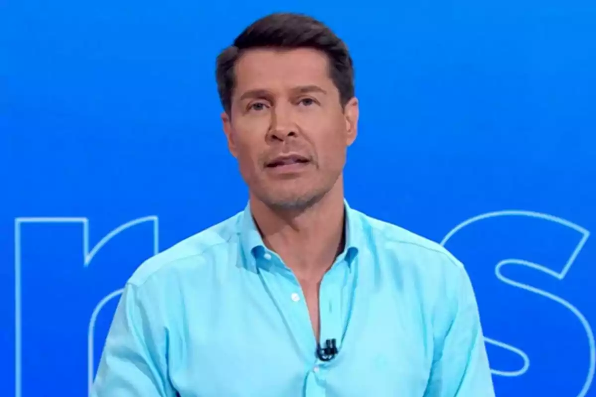 Captura de Jaime Cantizano amb camisa blava clar acomiadant-se de Matins de La 1 Captura de Jaime Cantizano amb camisa blava clar acomiadant-se de Matins de La 1