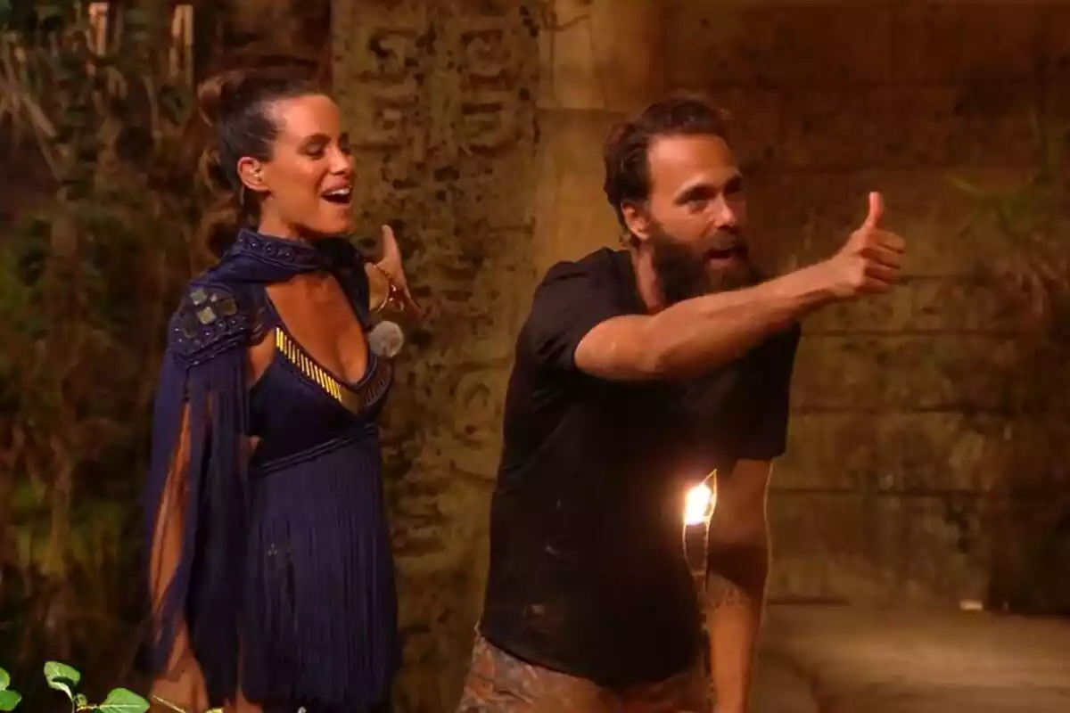 Captura de Javier Ungría en la palapa de Supervivientes junto a Laura Madrueño tras la expulsión Captura de Javier Ungría en la palapa de Supervivientes junto a Laura Madrueño tras la expulsión