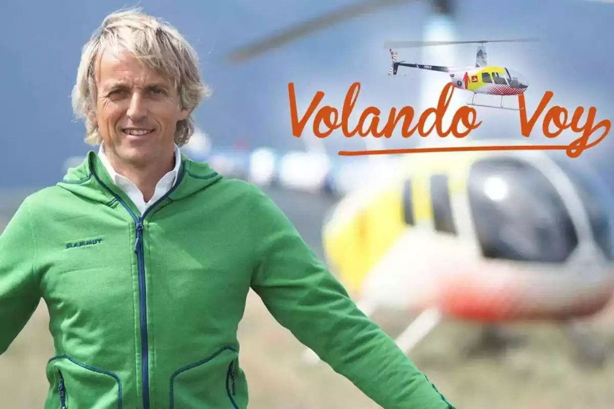 Jesús Calleja con el logo de Volando Voy de Cuatro Jesús Calleja con el logo de Volando Voy de Cuatro
