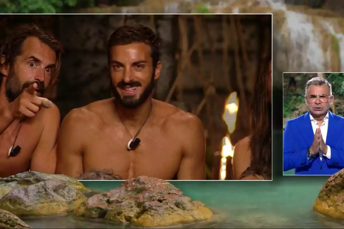 Borja González y Álex Adrover sin camisa con collares en un entorno selvático, uno de ellos señalando, mientras Jorge Javier Vázquez con traje azul aparece en un recuadro a la derecha en Supervivientes. Borja González y Álex Adrover sin camisa con collares en un entorno selvático, uno de ellos señalando, mientras Jorge Javier Vázquez con traje azul aparece en un recuadro a la derecha en Supervivientes.