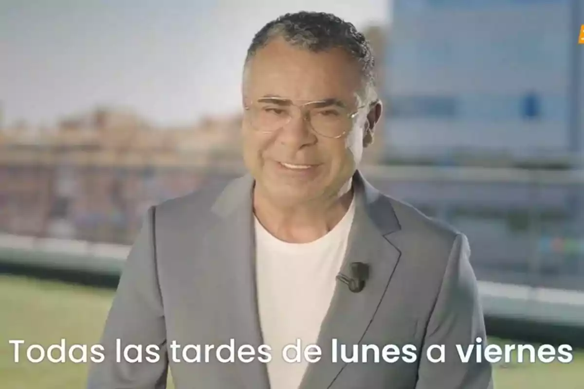 Captura de Jorge Javier Vázquez en la promo de El Diario de Jorge en Telecinco Captura de Jorge Javier Vázquez en la promo de El Diario de Jorge en Telecinco