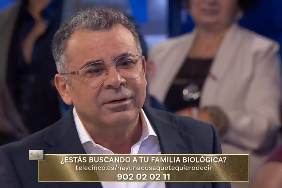 Jorge Javier Vázquez, con gafas y cabello canoso, en 'Hay una cosa que te quiero decir' Jorge Javier Vázquez, con gafas y cabello canoso, en 'Hay una cosa que te quiero decir'