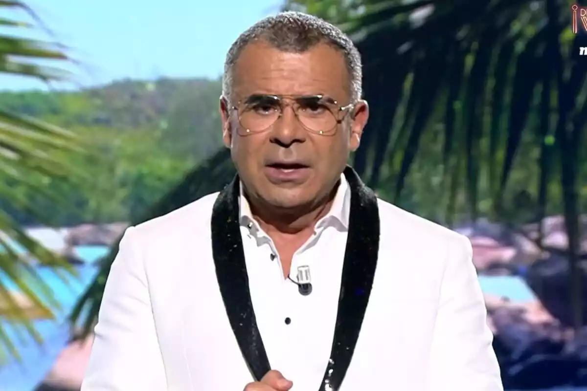 Captura de Jorge Javier Vázquez como presentador de la gala de Supervivientes en Telecinco Captura de Jorge Javier Vázquez como presentador de la gala de Supervivientes en Telecinco