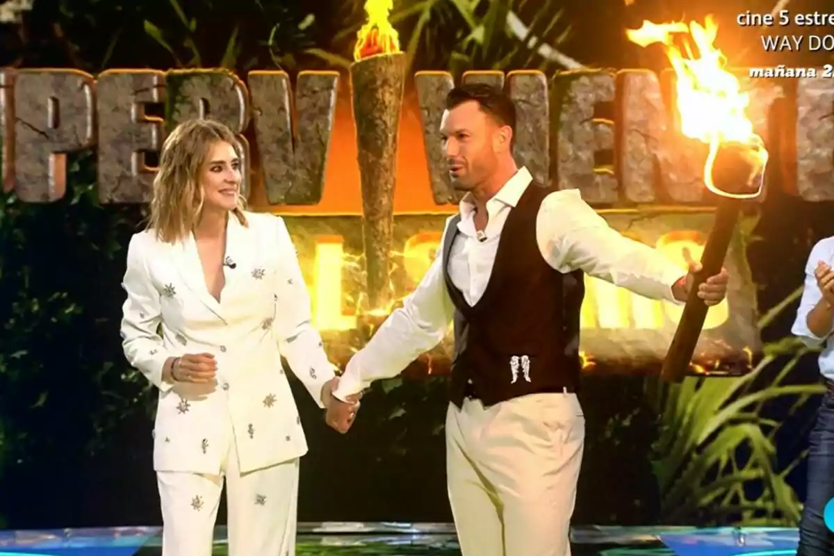 Captura de Jorge Pérez con Sandra Barneda en el paltó de Supervivientes Captura de Jorge Pérez con Sandra Barneda en el paltó de Supervivientes